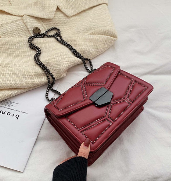Sac bandoulière chaîne rivetée